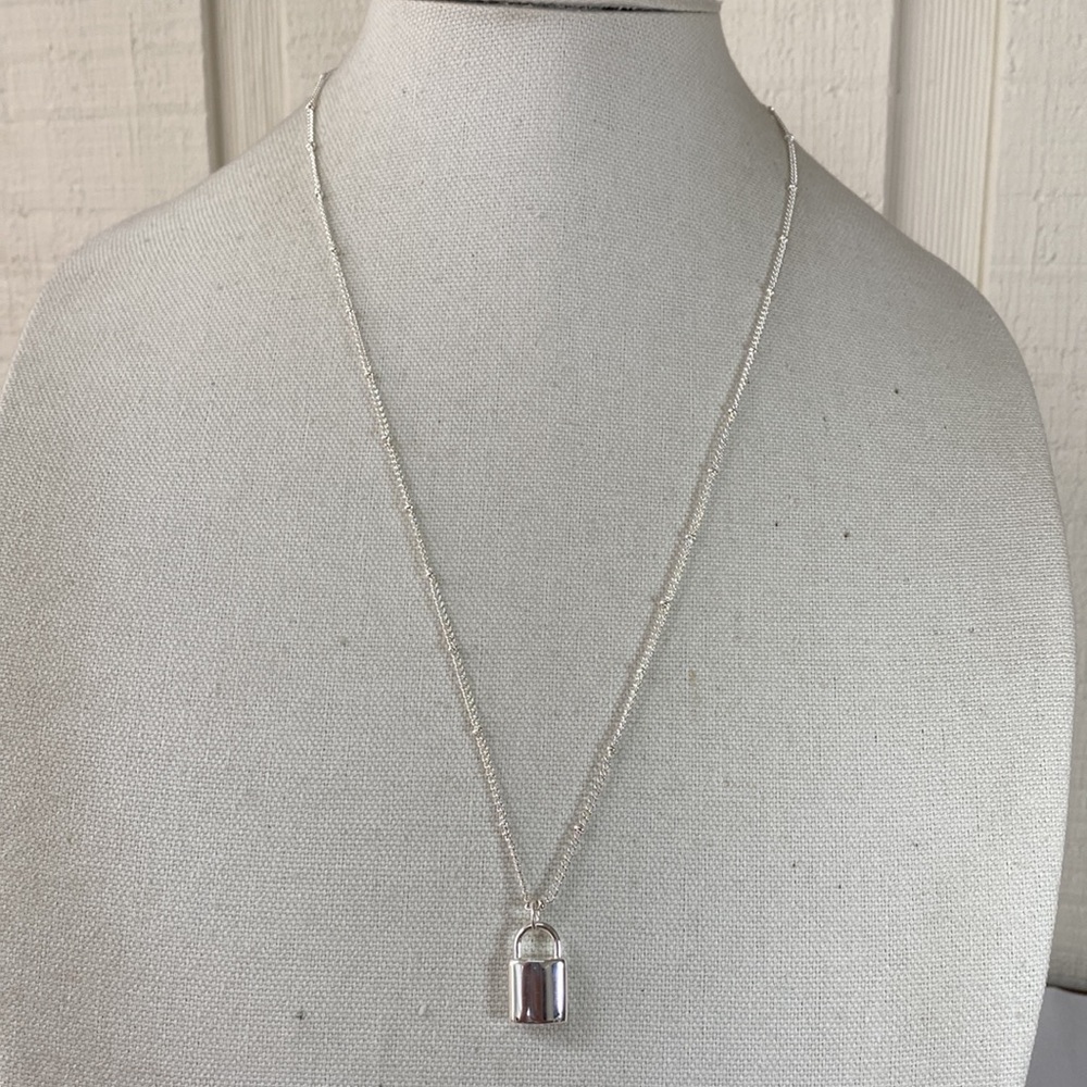 Long Silvertone padlock necklace - Picture 3 of 9